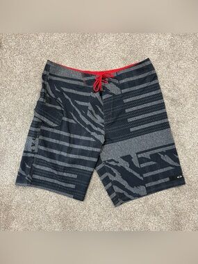 Oakley Mai Tai Board Shorts 20" Men's Size 34 Forged Iron Gray Swim Surf Stretch